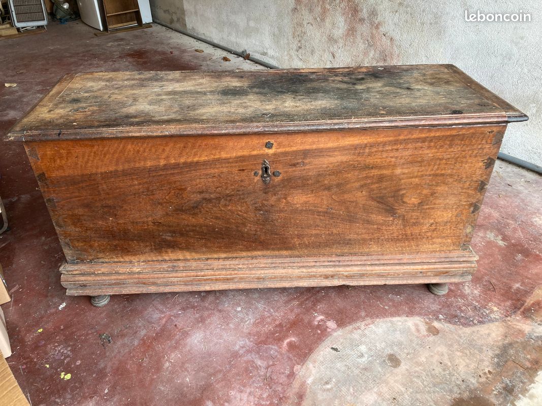 Coffre ancien ou Maie noyer 18eme (image 1)