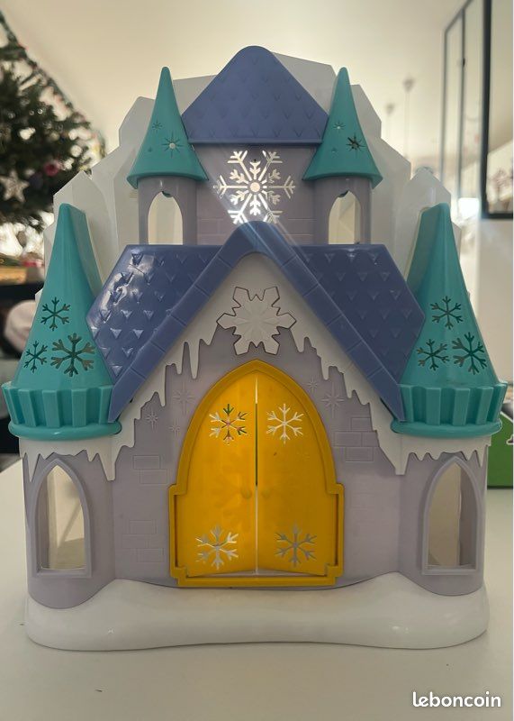 Châteaux avec son reine des neiges (image 1)