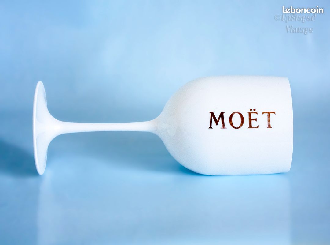 Gobelet en plastique blanc pour champagne Moët & Chandon, conçu par Jean-Marc Gady (image 5)