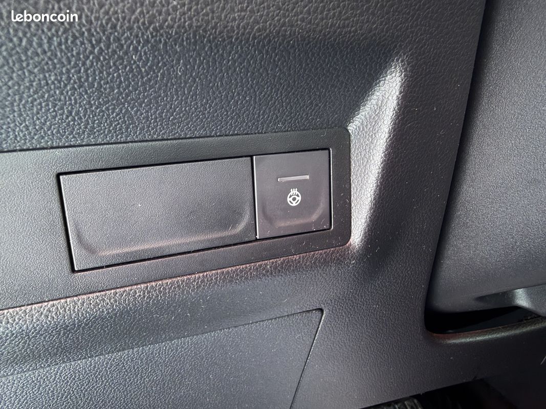 Renault CAPTUR II 1.6 E-TECH PLUG-IN 160CH INITIALE PARIS (image 18)