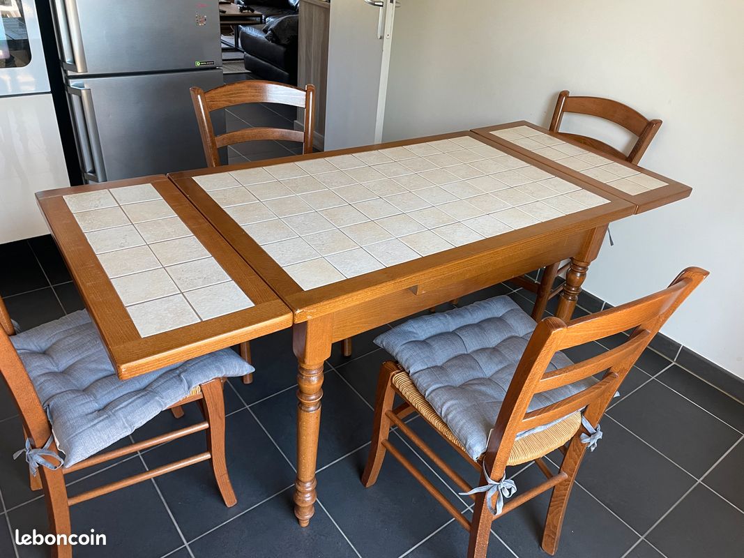 Table cuisine et chaises (image 1)