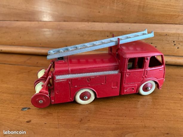 Dinky Toys Berliet 1er Secours Réf 32E – Made In France, Meccano