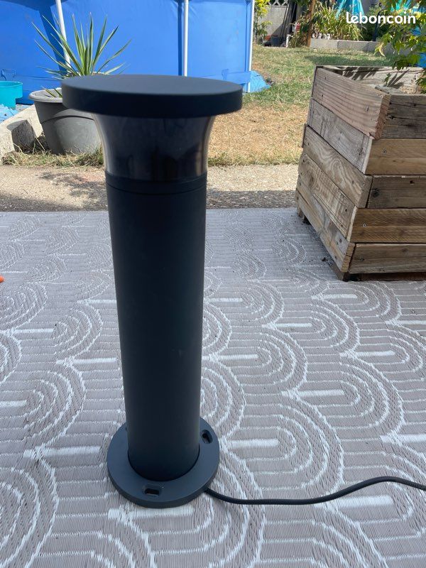 Borne extérieure Philips vivara LED (image 1)