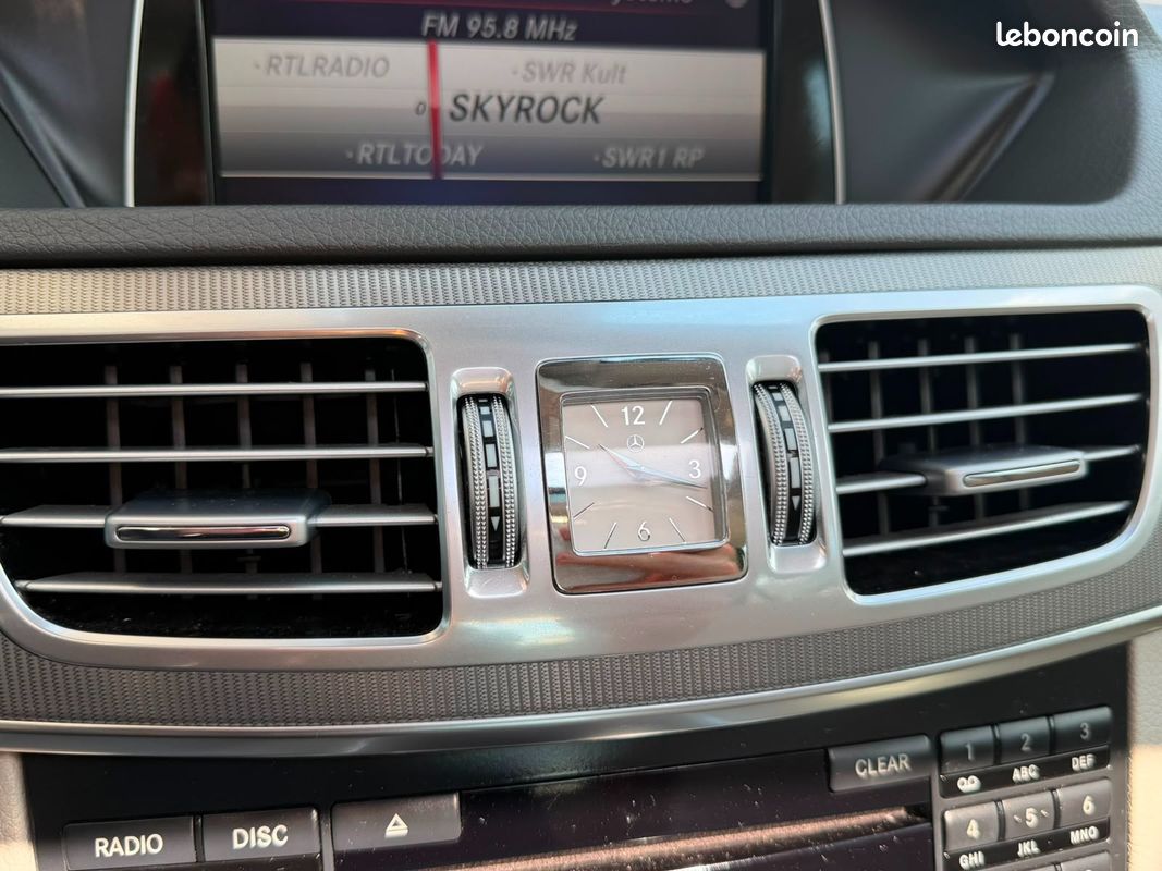 MERCEDES-BENZ Classe E Berline 220 CDi 2.1 CDI 16V DPF BlueEFFICIENCY 7G-TRONIC 170 cv - TOIT OUVRANT - SIEGES ELECTRIQUES (image 30)