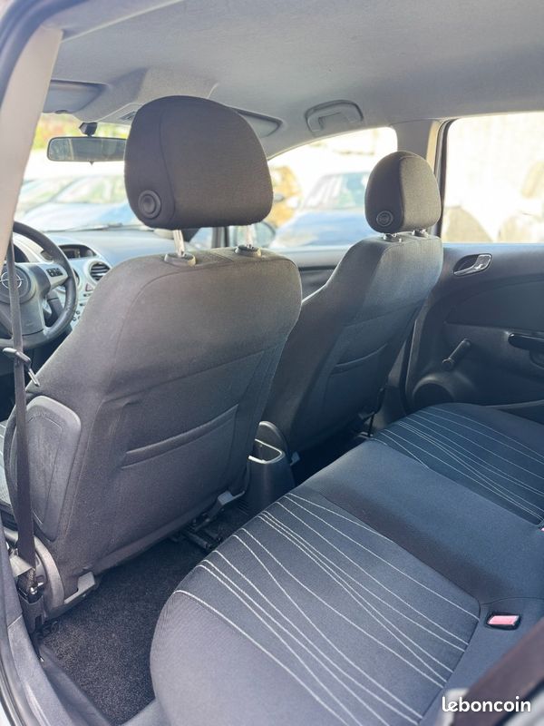 Opel Corsa D 1.2 80CH Enjoy (image 7)
