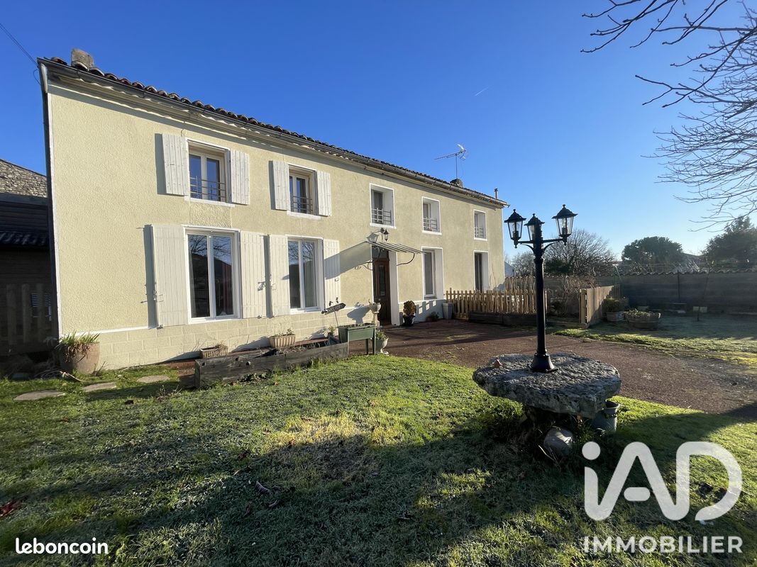 Maison 10 pièces 248 m² · à La Brousse · 248 m² · 265 000 €