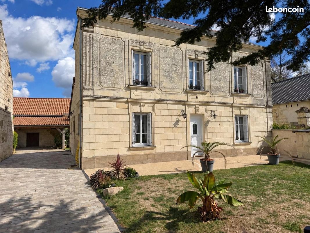 Maison 7 pièces 155 m² · à Saint-Just-sur-Dive · 155 m² · 286 200 €