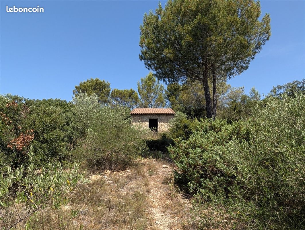 Terrain 3338 m² · à Milhaud · 3 338 m² · 48 000 €
