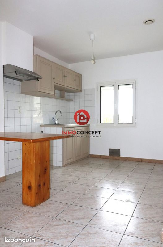 Appartement 3 pièces 53 m² · à Roquemaure · 53 m² · 470 €
