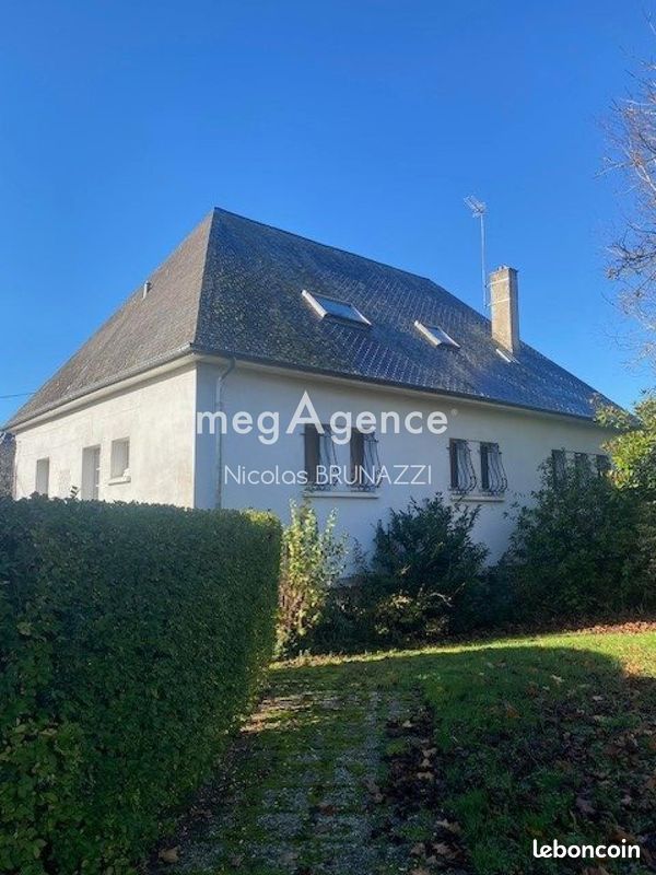 Maison 11 pièces 264 m² · à Ambrières-les-Vallées · 264 m² · 138 000 €