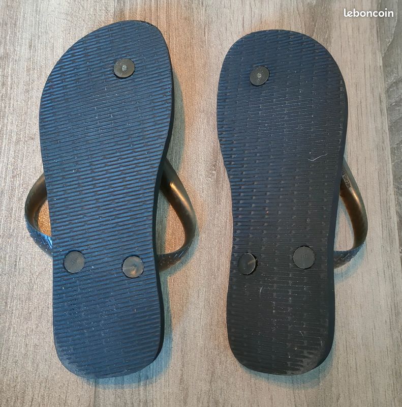 Tong Havaianas du Brésil, de couleur noire, grise et blanche (image 4)