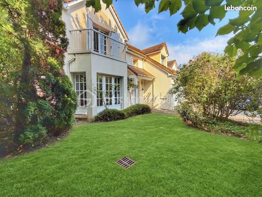 Maison 6 pièces 136 m² · à Saint-Germain-en-Laye · 136 m² · 750 000 €