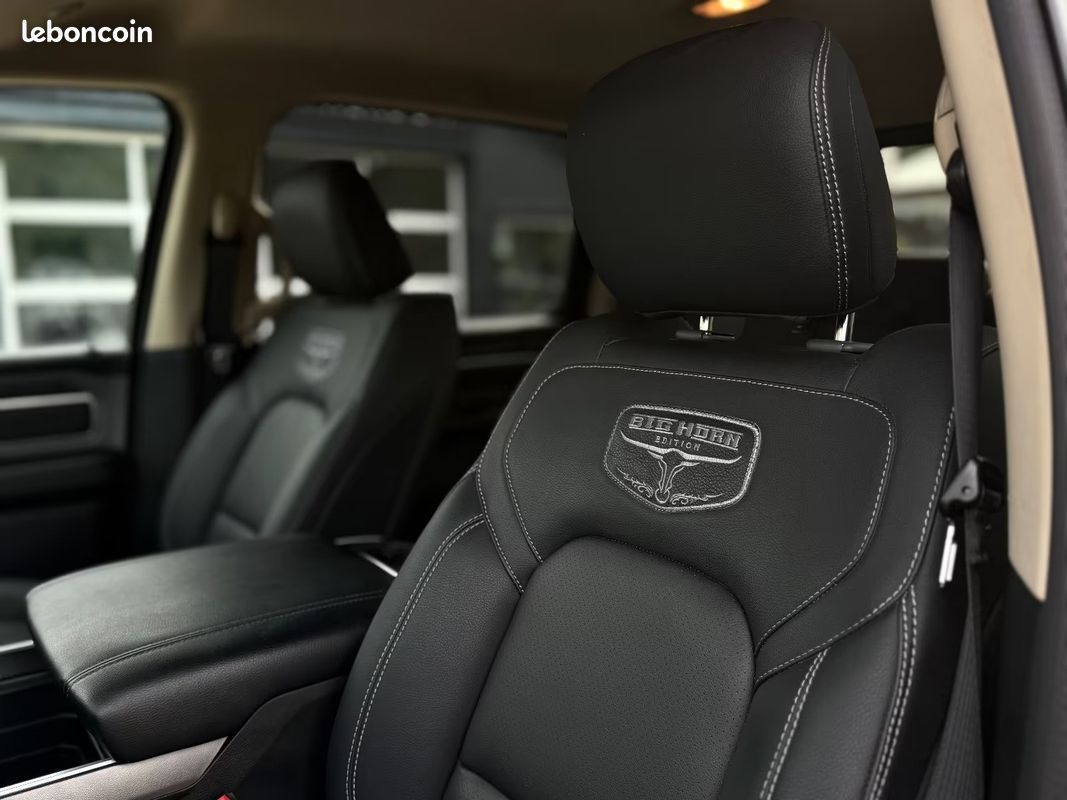 Dodge RAM 1500 Big Horn 5.7 HEMI 401 ch 4x4 – Uconnect – Caméras AV/AR – Attelage (image 18)