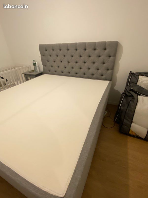 Grand lit confortable 180 x 215 cm (image 1)