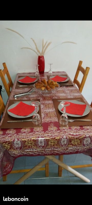 Très jolie table ikea assez grande (image 1)