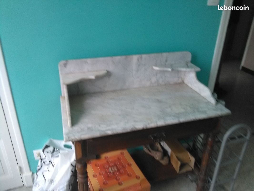 Table de toilette en marbre (image 2)