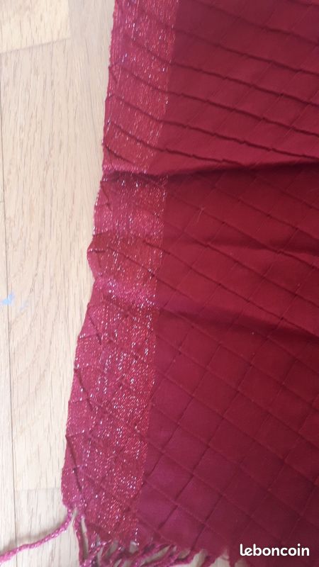 Foulard rouge neuf (image 3)