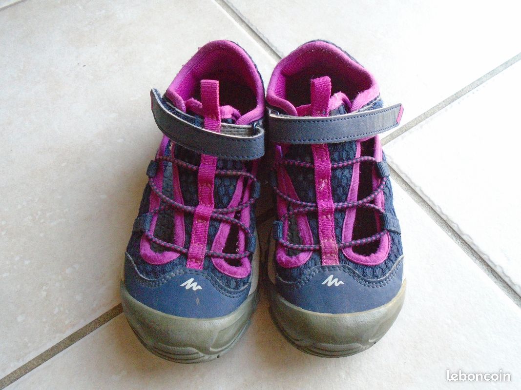 Chaussures sandales d'été à scratchs taille 30 marque quechua état neuve (image 1)