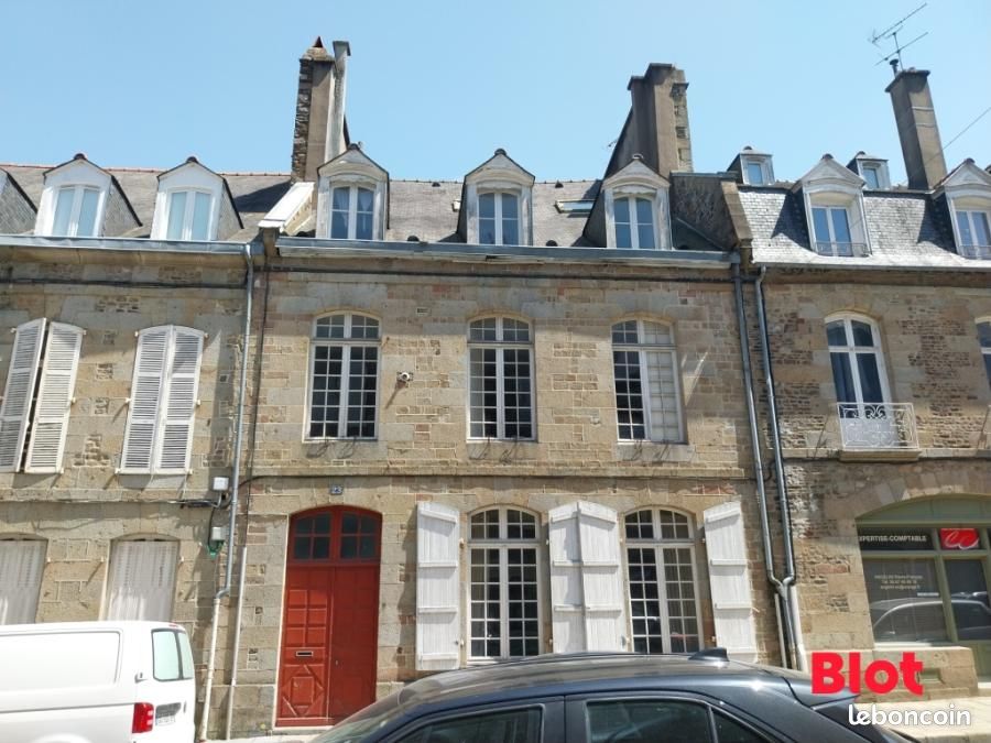 Immeuble 406 m² · à Fougères · 406 m² · 451 500 €