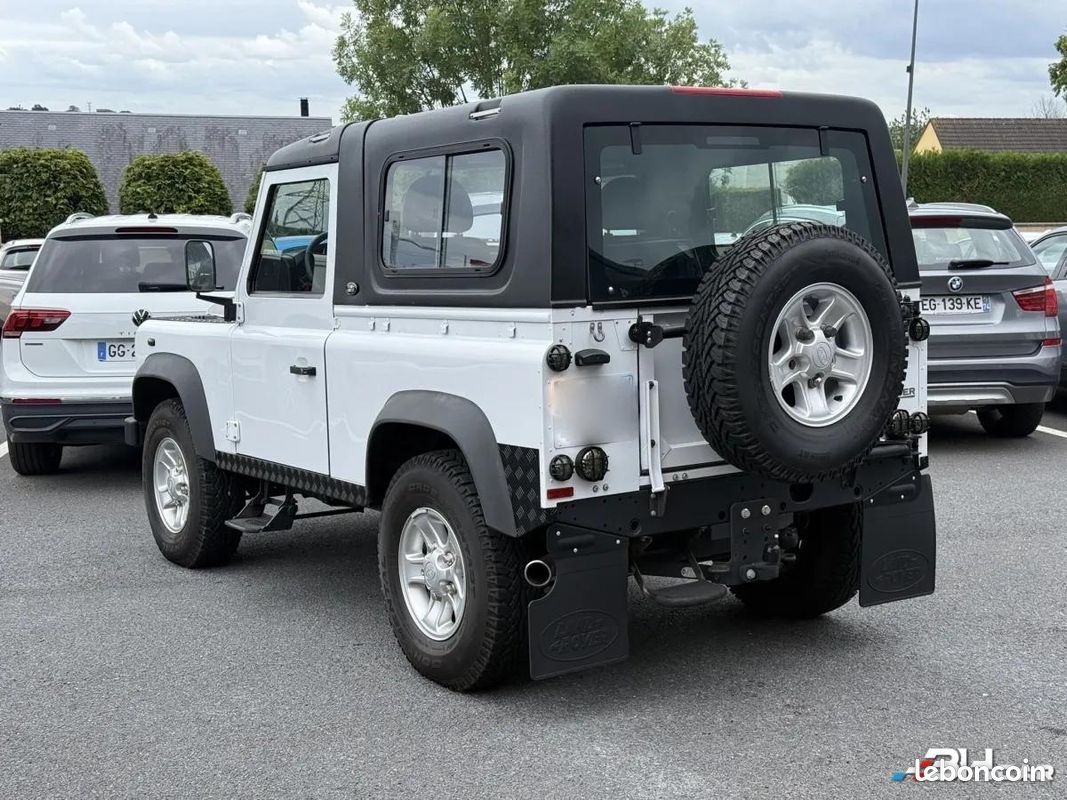 Land Rover Defender Phase 2 Hardtop 2.2 TDCi 122 ch (image 5)