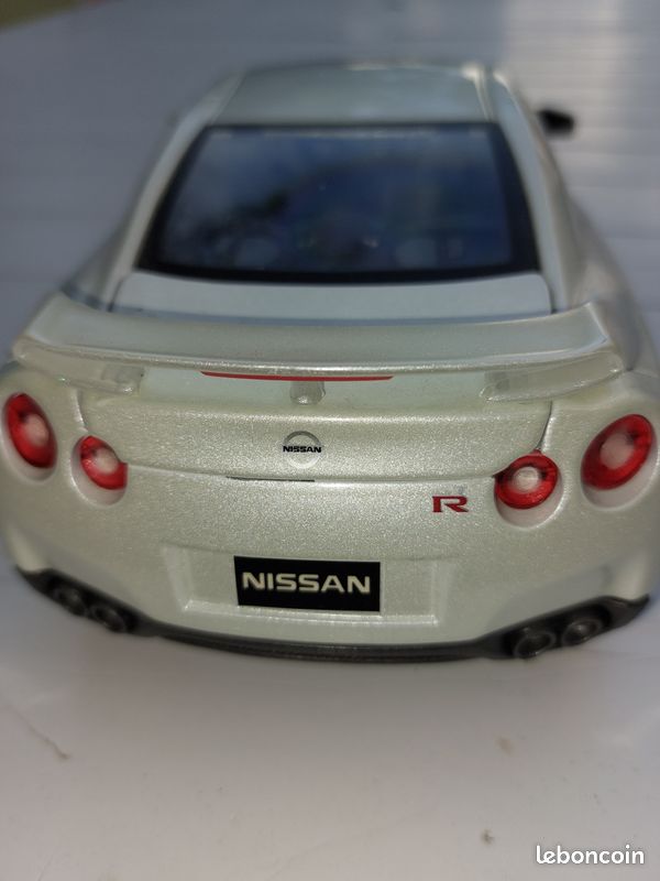 Miniature Voiture Nissan GT-R 1/18 Burago – Occasion, état D'expo