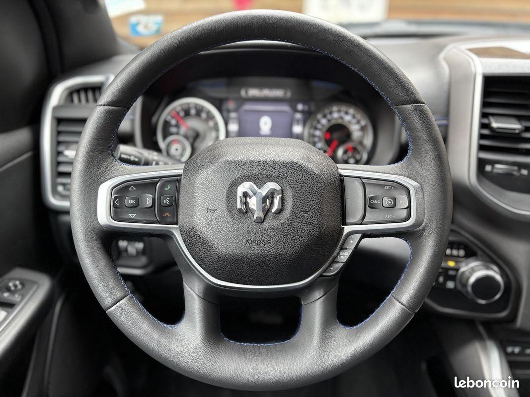 Dodge RAM 1500 Big Horn Punisher 5.7 V8 HEMI 401 ch 4x4 – GPL – CarPlay – Attelage (image 15)