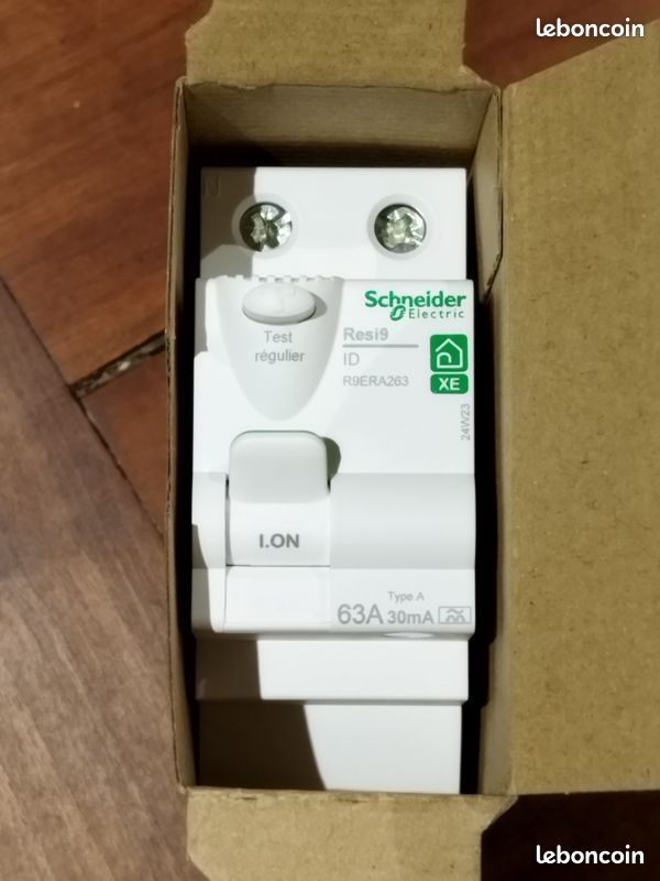 Schneider Electric R9ERA263 Resi9 XE - Interrupteur Différentiel 2P 63A 30mA Type A Embrochable - Protection Fiable Pour Votre Tableau Électrique