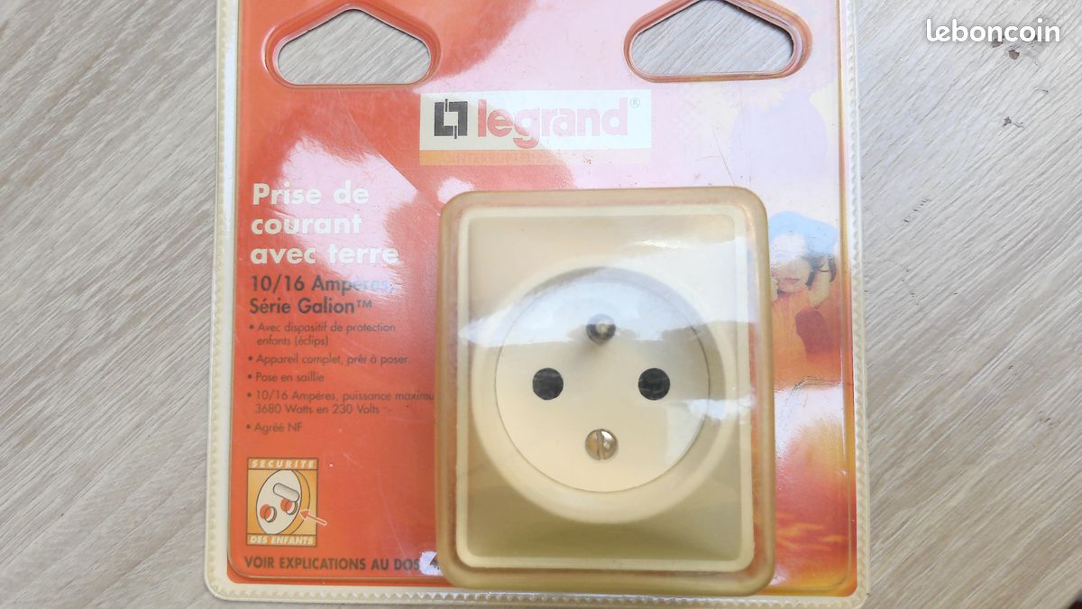 Prise Téléphone Legrand Galion - Modèle 833 38 - Marron - Occasion Fonctionnelle