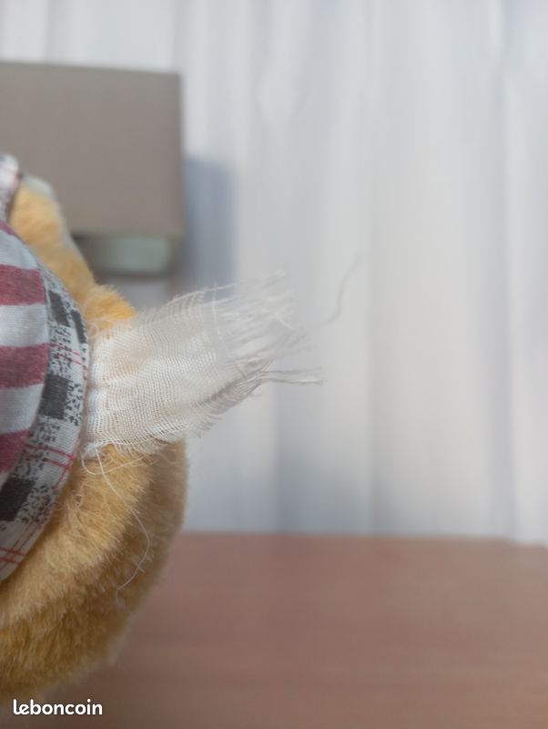 Peluche ours marron salopette rouge bonnet et tshirt bleu (image 4)