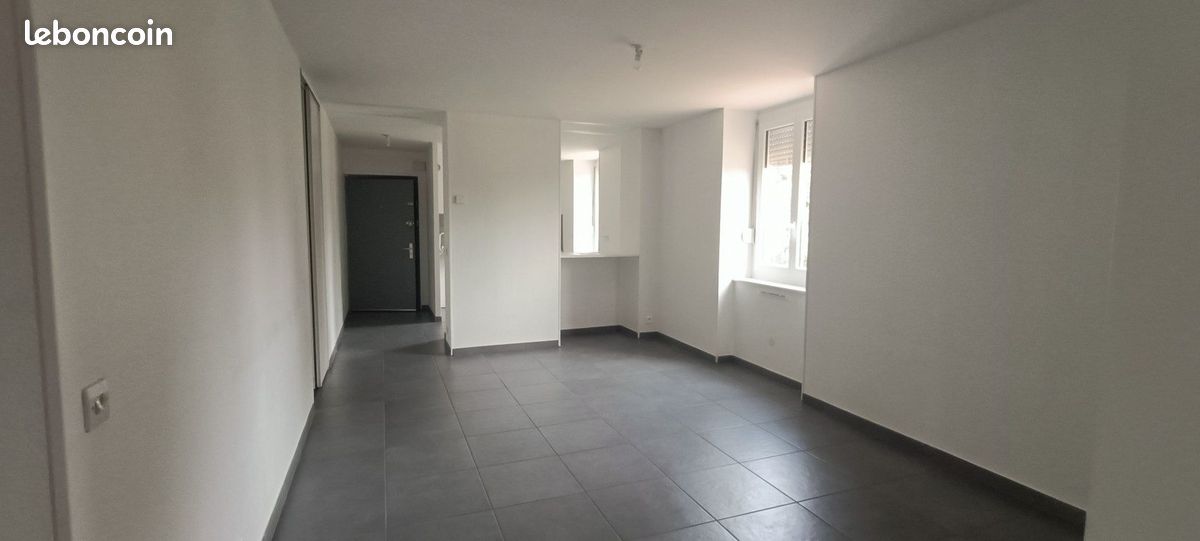 Appartement 3 pièces 70 m² · à Néronde · 70 m² · 515 €/mois