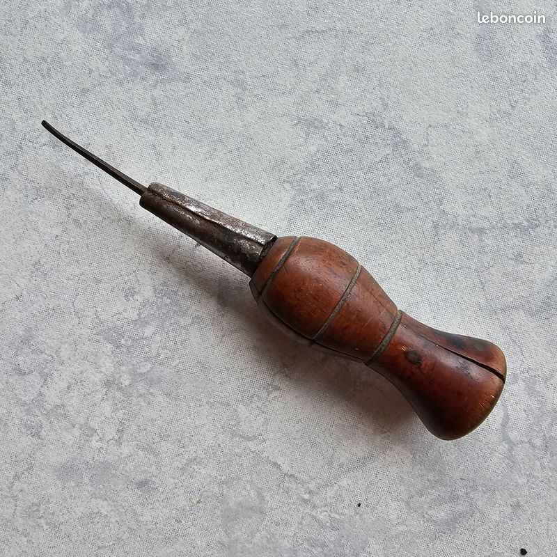 ANCIEN OUTILS DE BOURRELIER, SELLIER ,CORDONNIER vieux métiers, fendoirs