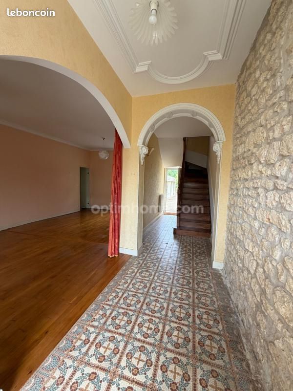 Maison 8 pièces 190 m² · à Saint-Yrieix-sur-Charente · 190 m² · 259 000 €