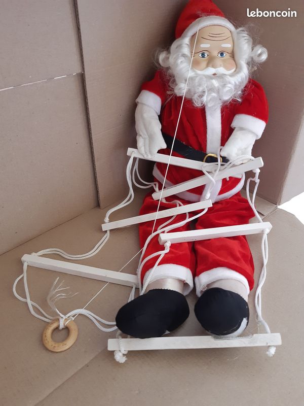 Père Noël montant à l'échelle (image 3)
