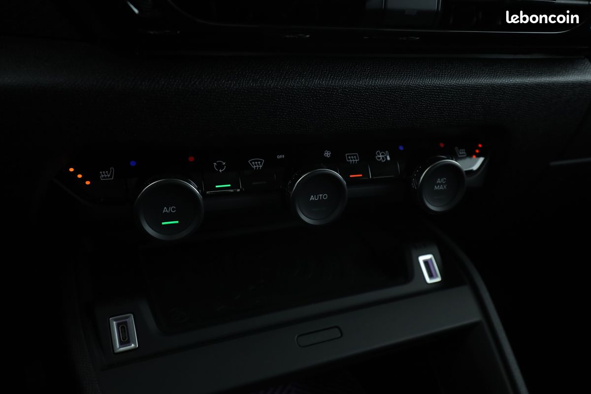 Citroen C4 1.2 PureTech Max EAT8 131 ch (image 23)