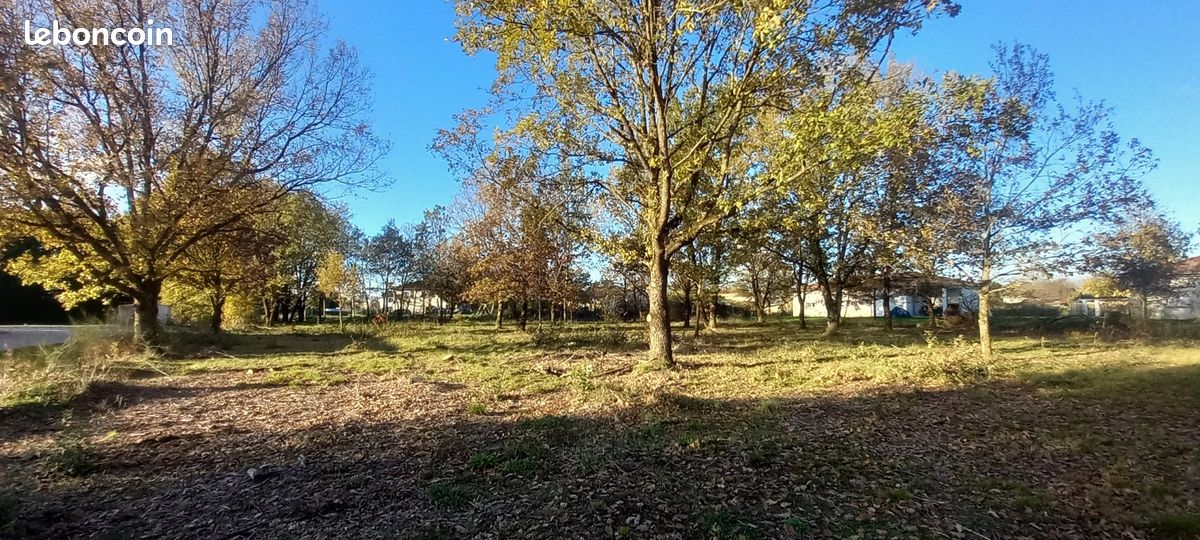 Terrain 2090 m² · à La Ville-Dieu-du-Temple · 66 000 €