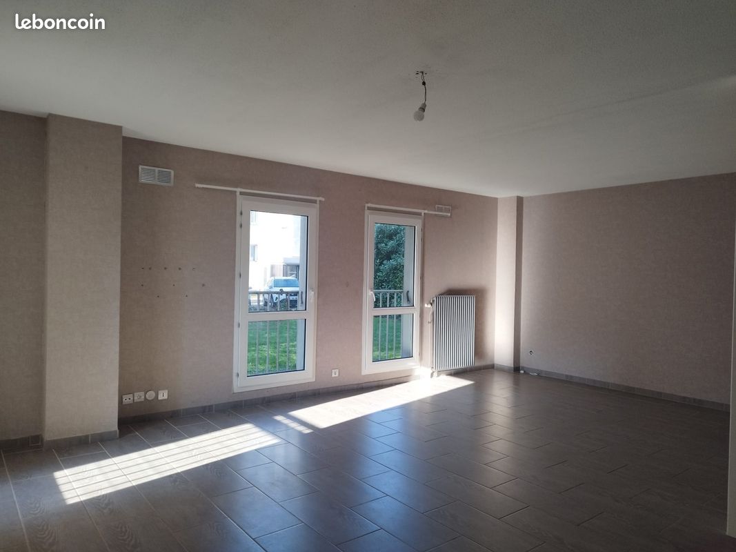 Appartement 5 pièces 92 m² · à Longvic · 92 m² · 950 €
