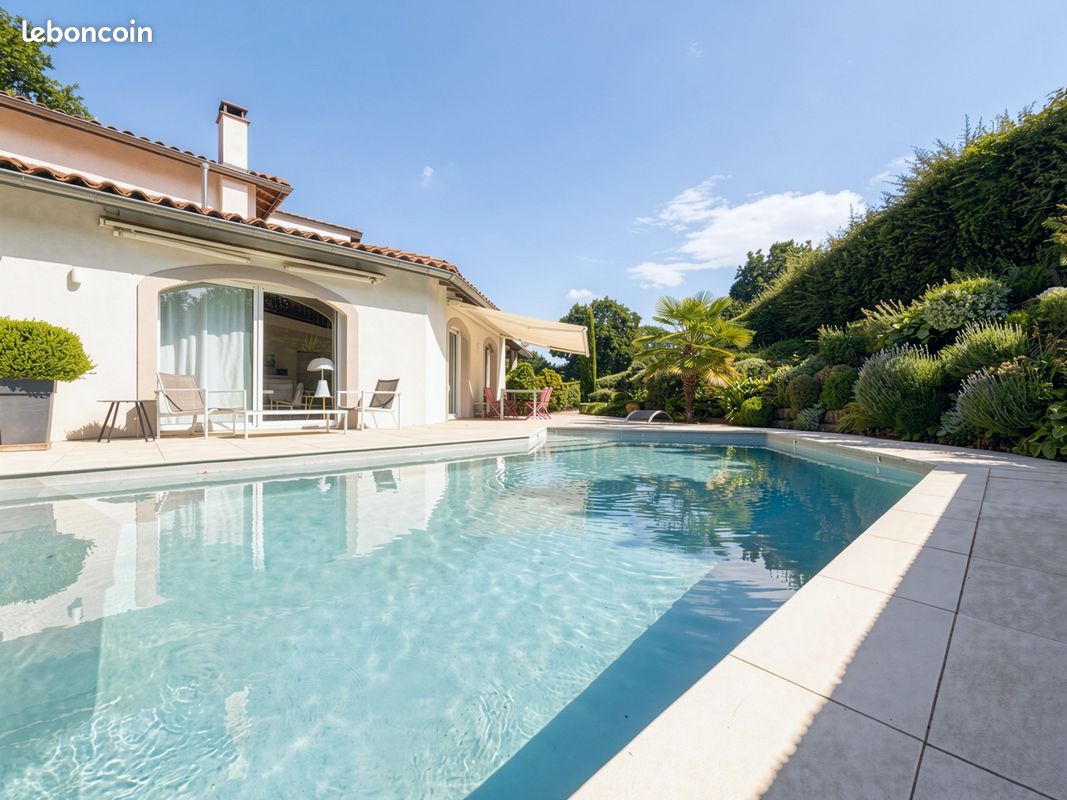 Maison 6 pièces 210 m² · à Charbonnières-les-Bains · 210 m² · 1 125 000 €