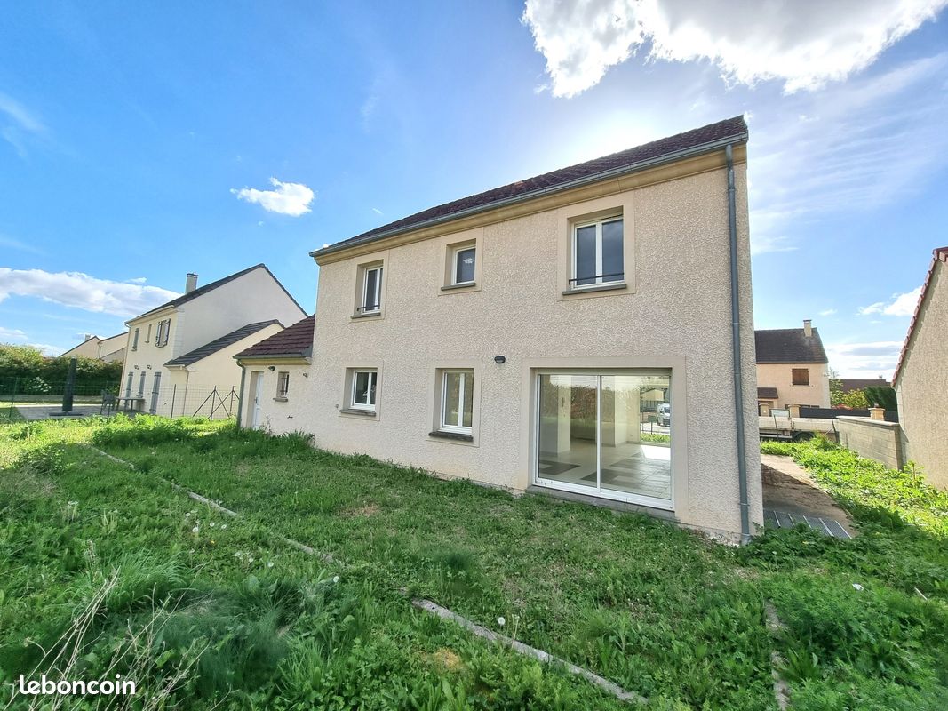 Maison 7 pièces 155 m² · à Vaux-le-Pénil · 155 m² · 377 000 €