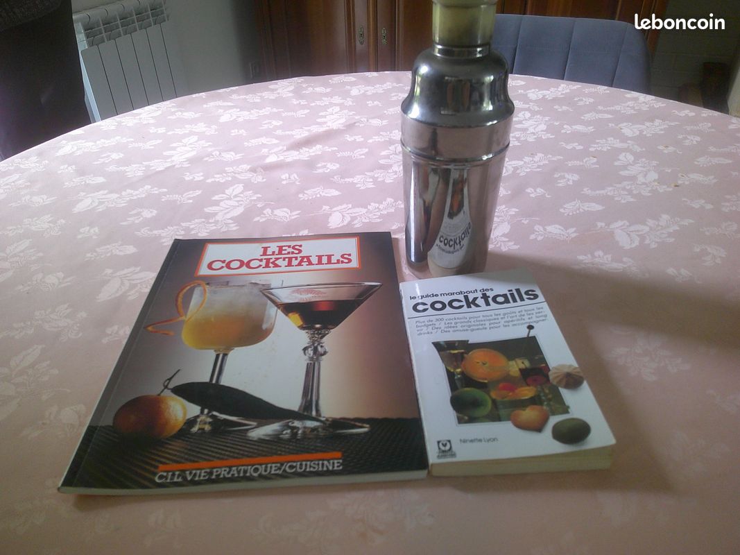1 shaker 2 livres de recette cocktails 5 verres a pied (image 1)