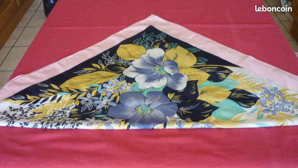 Foulard femme 75 X 75 cm (image 1)