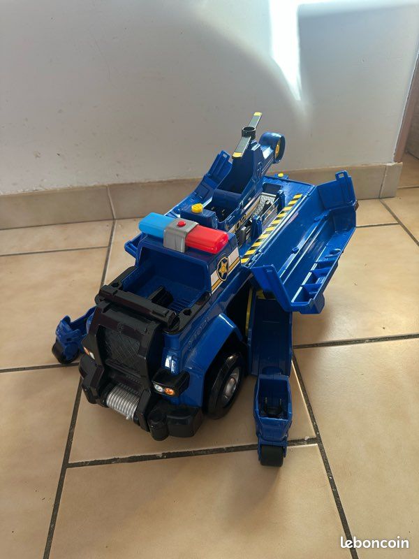 Mega véhicule de police Par patrouille avec motos (image 3)