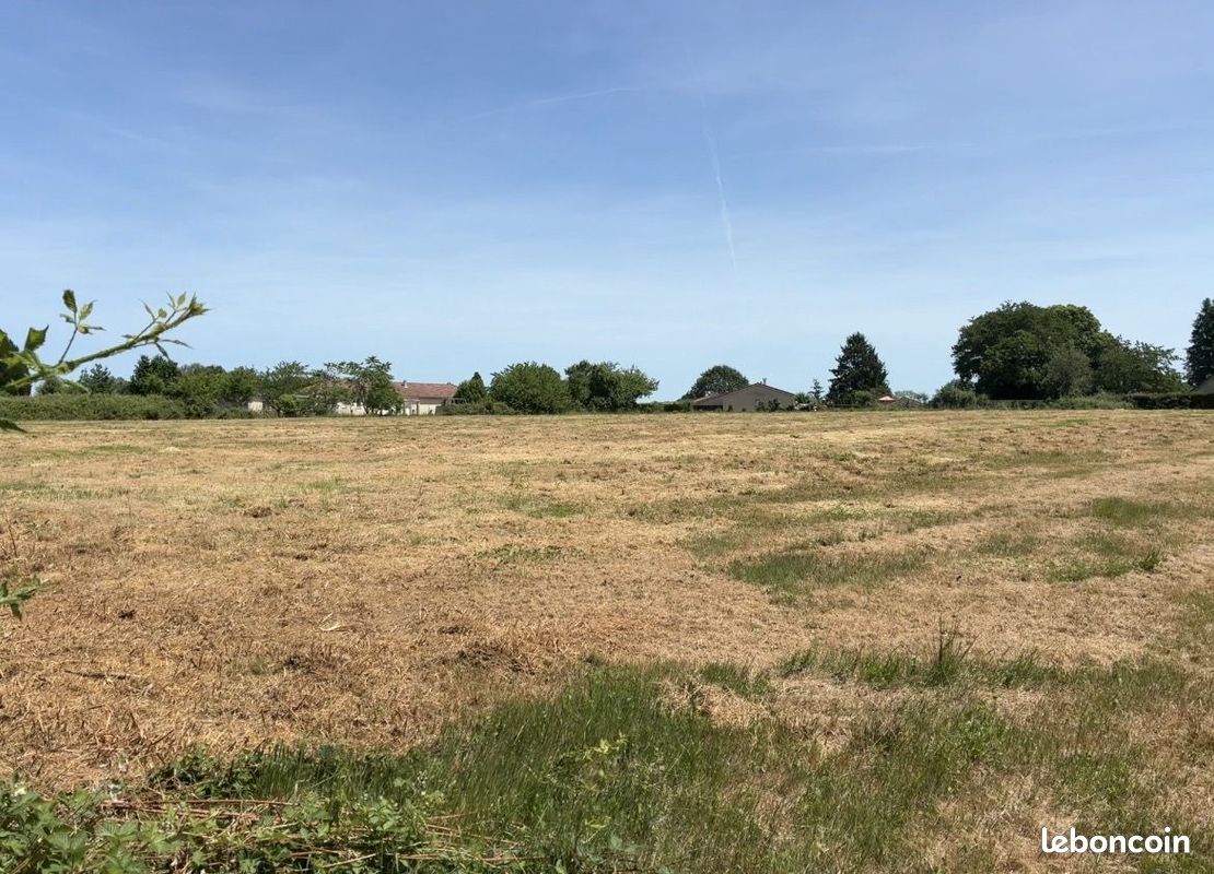 Terrain à bâtir de 1100 m² à PANAZOL (87) · 68 000 €