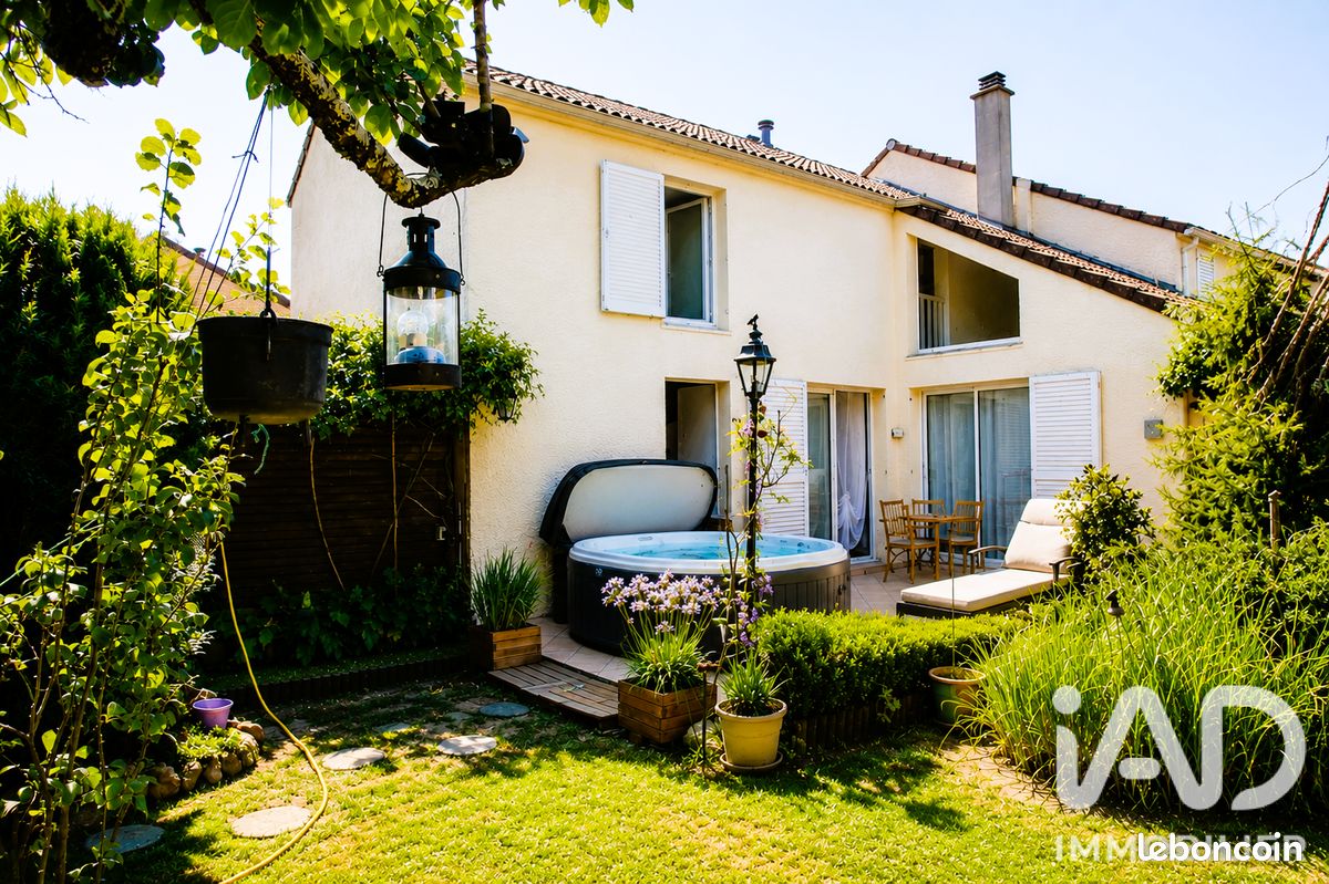 Maison 5 pièces 100 m² · à Breuillet · 100 m² · 349 500 €