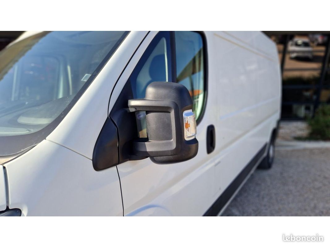 PEUGEOT BOXER Premium 333 L3H2 2.2 BlueHDi S&S - 140 (image 9)