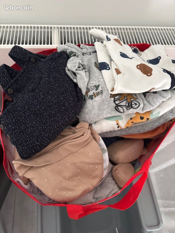 Sac de vêtement 1 mois et 3 mois très bon état (image 1)