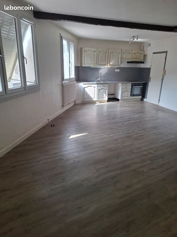 Appartement 5 pièces 90 m² · à Andance · 90 m² · 760 €