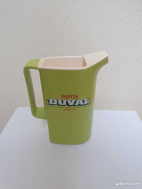 Pichet à eau en plastique Pastis Duval Anisette Vintage à collectionner.
Neuf, avec son papier d'origine (image 1)