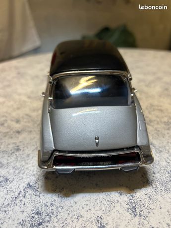 Carcasse noir miniature Citroën DS présidentielle 1963 Solido 1/18