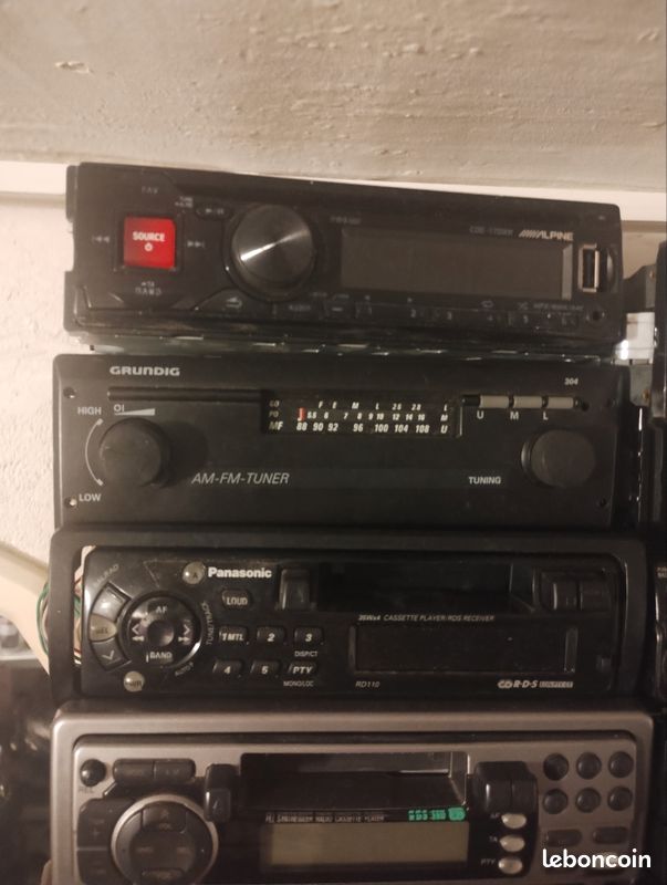 Lot de 10 Radio Cassette (image 2)