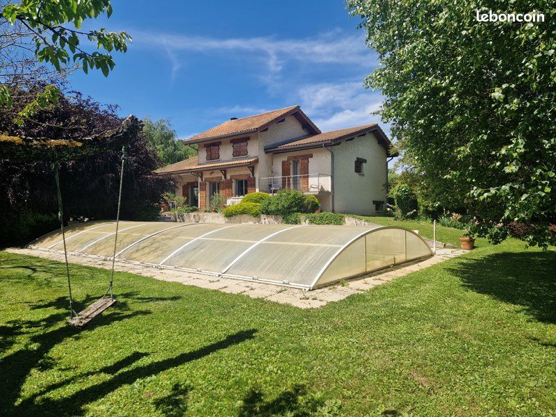 Maison 6 pièces 219 m² · à Brié-Et-Angonnes · 219 m² · 780 000 €